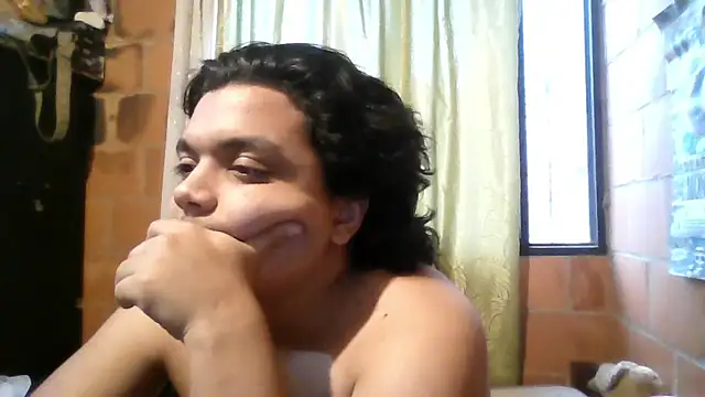 Snapshot of MayNoe00 chatting on 07/02/26, 10:27 MayNoe00 online show from 07/02/26, 10:27
