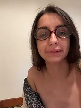 Snapshot of AmeliContreras chatting on 07/07/26, 11:09 AmeliContreras online show from 07/07/26, 11:09