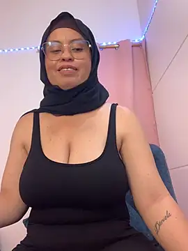 Snapshot of Amira-sult chatting on 07/19/26, 11:08 Amira-sult online show from 07/19/26, 11:08