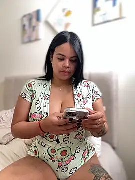 AliceStarshine online show from 10/22/25, 01:11