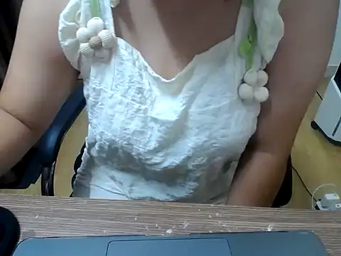 Snapshot of Sushi_Oo chatting on 07/14/26, 06:02 Sushi Oo online show from 07/14/26, 06:02