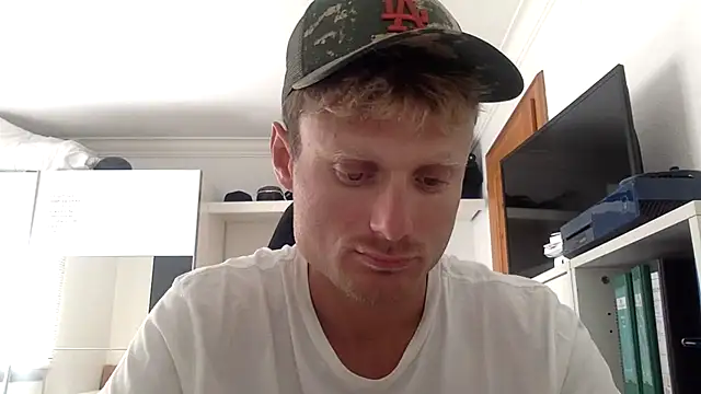 Snapshot of Nakedendurance1994 chatting on 07/11/26, 07:55 Nakedendurance1994 online show from 07/11/26, 07:55