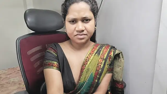 Snapshot of Shakina_begam43 chatting on 07/10/26, 05:15 Shakina begam43 online show from 07/10/26, 05:15