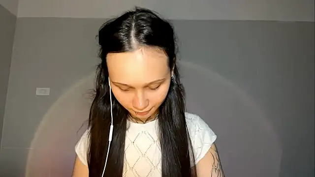 Snapshot of MayraLucarelli chatting on 07/11/26, 10:18 MayraLucarelli online show from 07/11/26, 10:18
