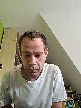 Snapshot of matdev82 chatting on 07/11/26, 05:21 matdev82 online show from 07/11/26, 05:21