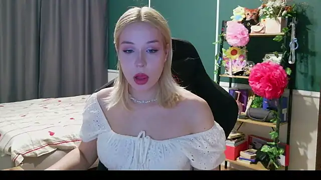 Snapshot of Eden_Rose chatting on 07/26/26, 10:05 Eden Rose online show from 07/26/26, 10:05