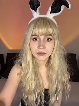 Snapshot of Charlotte_Pretty chatting on 07/14/26, 05:01 Charlotte Pretty online show from 07/14/26, 05:01