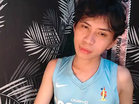 UrasianFemboy online show from 07/17/26, 03:02