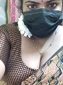 Snapshot of Floraa-Queen chatting on 07/21/26, 12:40 Floraa-Queen online show from 07/21/26, 12:40