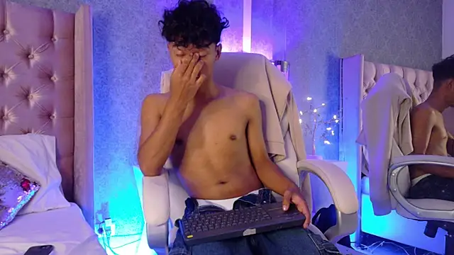 Snapshot of Adam_Foxxx chatting on 07/21/26, 05:32 Adam Foxxx online show from 07/21/26, 05:32