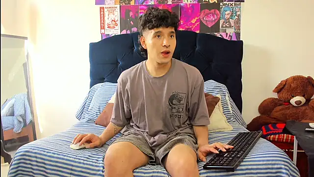 Snapshot of ZOREN33 chatting on 07/15/26, 08:36 ZOREN33 online show from 07/15/26, 08:36