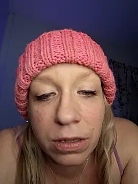 Snapshot of XxMs_StarzxX chatting on 01/25/25, 05:18 XxMs StarzxX online show from 01/25/25, 05:18