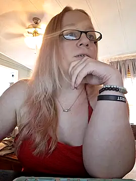 Snapshot of XxMs_StarzxX chatting on 01/30/25, 04:13 XxMs StarzxX online show from 01/30/25, 04:13