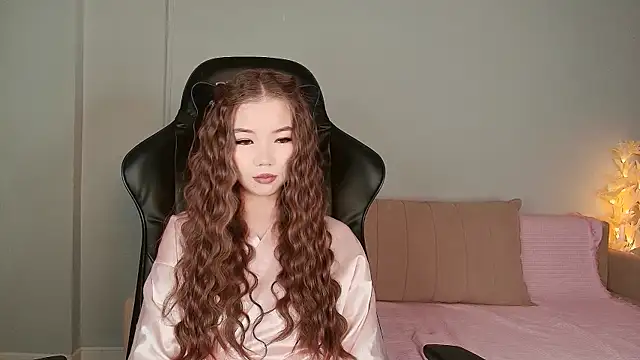 Snapshot of sophiesoft chatting on 07/18/26, 04:49 sophiesoft online show from 07/18/26, 04:49