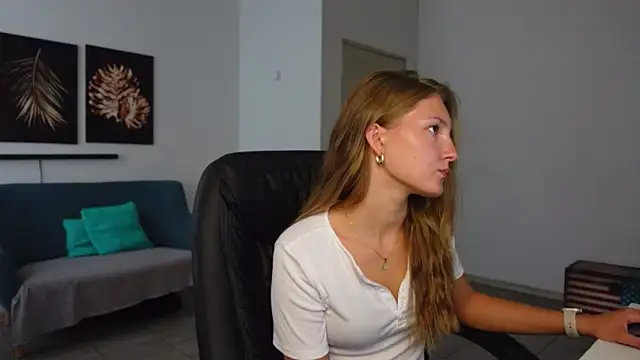 Snapshot of Lana_Jewel chatting on 08/03/26, 06:34 Lana Jewel online show from 08/03/26, 06:34