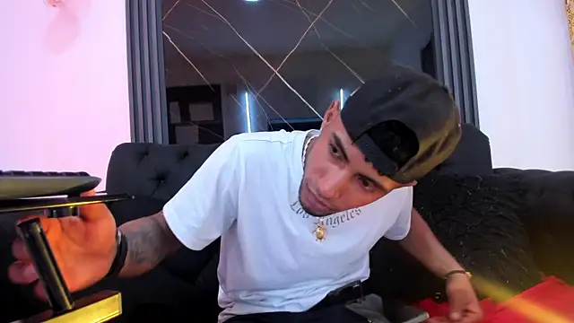 Snapshot of axel_black_xxx chatting on 07/26/26, 01:25 axel black xxx online show from 07/26/26, 01:25