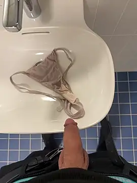 Snapshot of swissboy22 chatting on 03/01/26, 03:03 swissboy22 online show from 03/01/26, 03:03