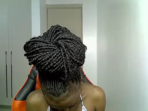 Snapshot of spot_curvy chatting on 08/06/26, 12:23 spot curvy online show from 08/06/26, 12:23