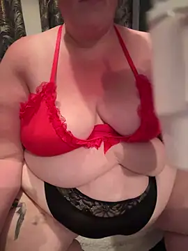Snapshot of Curvy-BellaXXX chatting on 07/31/26, 10:53 Curvy-BellaXXX online show from 07/31/26, 10:53