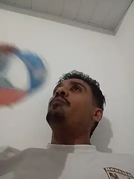 Snapshot of kaliuLeal chatting on 08/03/26, 02:21 kaliuLeal online show from 08/03/26, 02:21