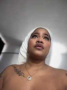 riri brunnete online show from 01/25/25, 12:37