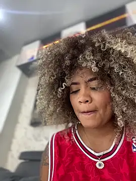 riri brunnete online show from 03/02/25, 07:45