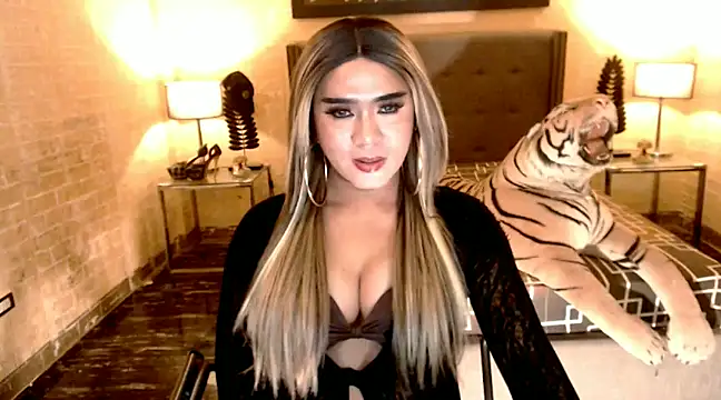 Snapshot of BigCumHuntersxx chatting on 01/17/25, 12:52 BigCumHuntersxx online show from 01/17/25, 12:52