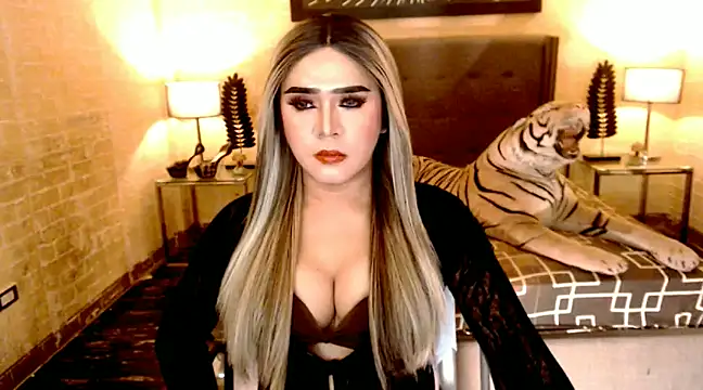 Snapshot of BigCumHuntersxx chatting on 01/19/25, 07:04 BigCumHuntersxx online show from 01/19/25, 07:04