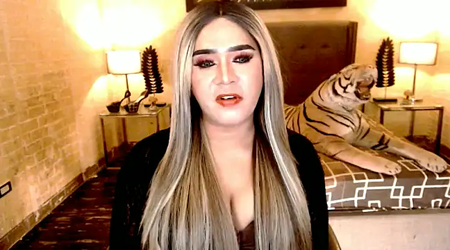 Snapshot of BigCumHuntersxx chatting on 01/19/25, 10:06 BigCumHuntersxx online show from 01/19/25, 10:06