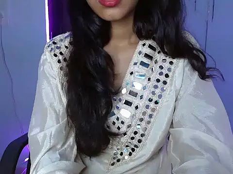 Snapshot of aayra_ chatting on 07/23/26, 06:44 aayra online show from 07/23/26, 06:44