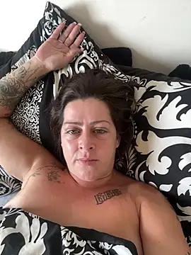 Snapshot of tattooed_milf chatting on 07/26/26, 08:43 tattooed milf online show from 07/26/26, 08:43