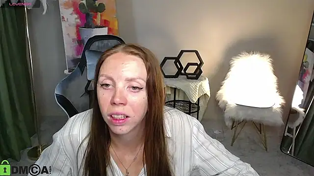 Snapshot of EmilyStevart chatting on 08/05/26, 08:06 EmilyStevart online show from 08/05/26, 08:06