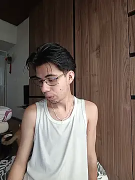 Snapshot of Nicolas_moon chatting on 08/04/26, 06:10 Nicolas moon online show from 08/04/26, 06:10