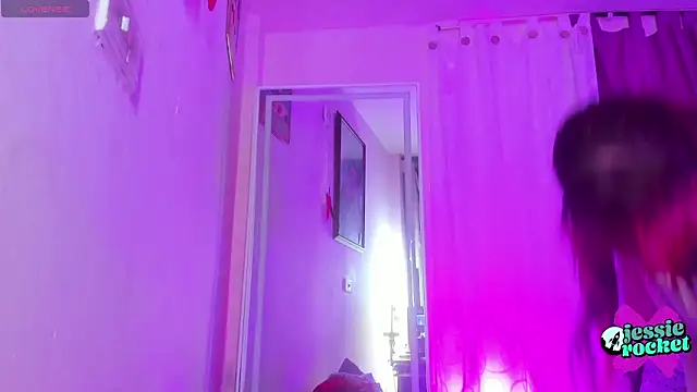 Snapshot of jessierocketx chatting on 11/14/25, 02:10 jessierocketx online show from 11/14/25, 02:10