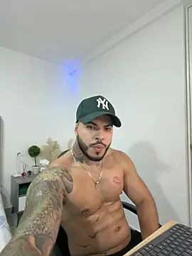 Snapshot of Axel__lopez chatting on 07/29/26, 05:38 Axel lopez online show from 07/29/26, 05:38