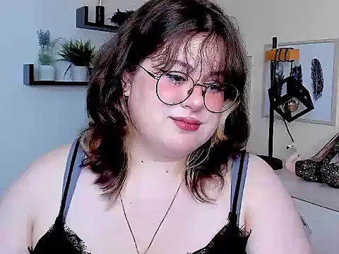 Snapshot of OpheliaLush chatting on 08/03/26, 07:51 OpheliaLush online show from 08/03/26, 07:51