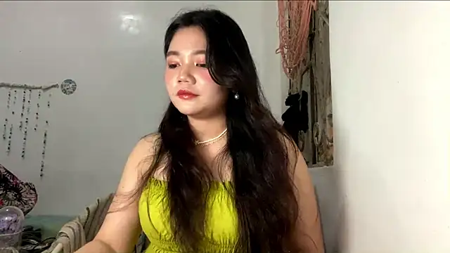 Snapshot of YasminMunir chatting on 08/02/26, 05:39 YasminMunir online show from 08/02/26, 05:39