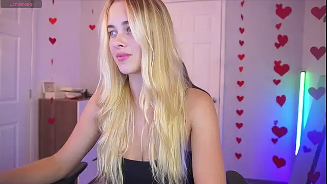 DanikaDillan online show from 02/19/25, 06:00