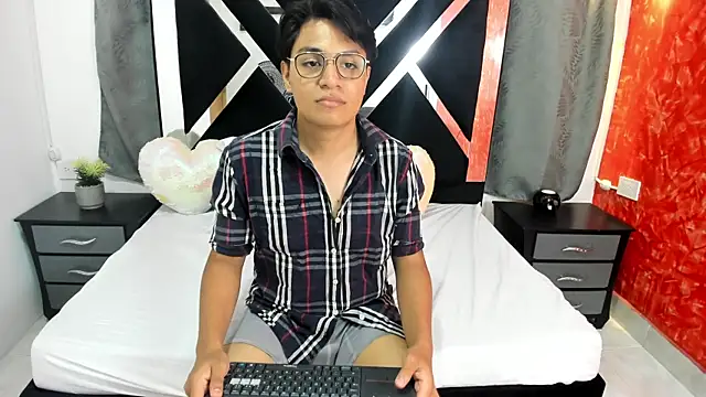 NicoVega69 online show from 08/05/26, 07:49