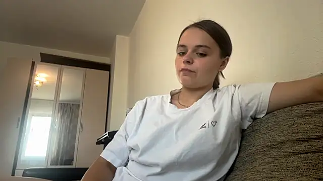LorileeKaliszewski online show from 08/03/26, 09:04