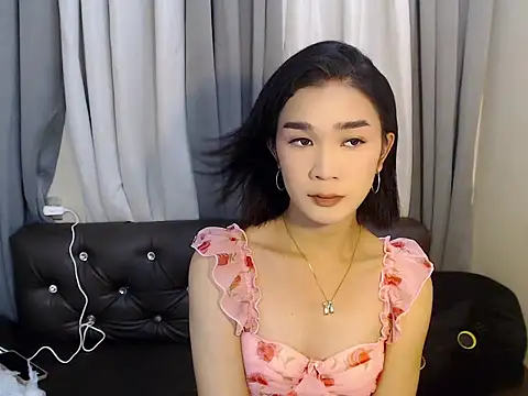 Snapshot of expensive_nadia chatting on 08/04/26, 03:53 expensive nadia online show from 08/04/26, 03:53