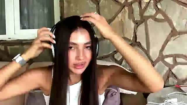 Snapshot of Ellya_ chatting on 08/04/26, 02:08 Ellya online show from 08/04/26, 02:08