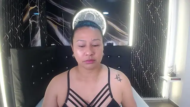 Snapshot of __Serena chatting on 08/05/26, 01:03 Serena online show from 08/05/26, 01:03