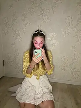Shy Little Mia online show from 08/07/26, 06:32
