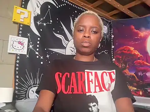 Snapshot of SimoneSavage chatting on 11/08/25, 03:29 SimoneSavage online show from 11/08/25, 03:29