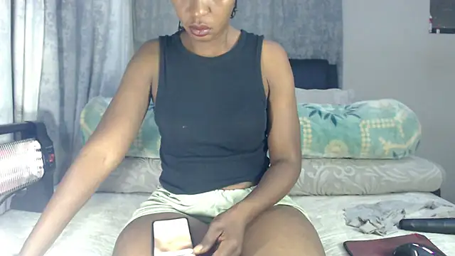 Snapshot of leanna23 chatting on 05/30/26, 03:47 leanna23 online show from 05/30/26, 03:47