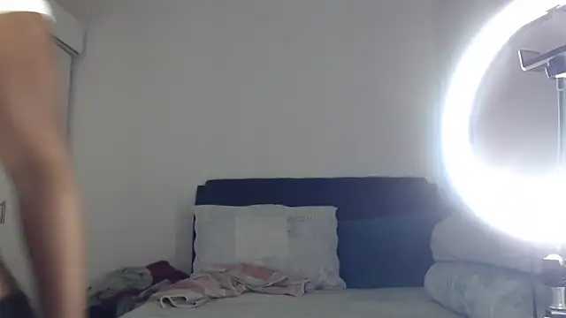 Snapshot of leanna23 chatting on 07/17/26, 04:52 leanna23 online show from 07/17/26, 04:52
