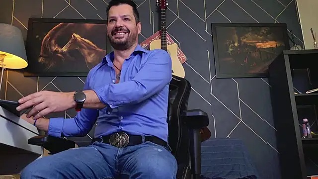 Snapshot of ChrisKox chatting on 10/29/25, 04:37 ChrisKox online show from 10/29/25, 04:37