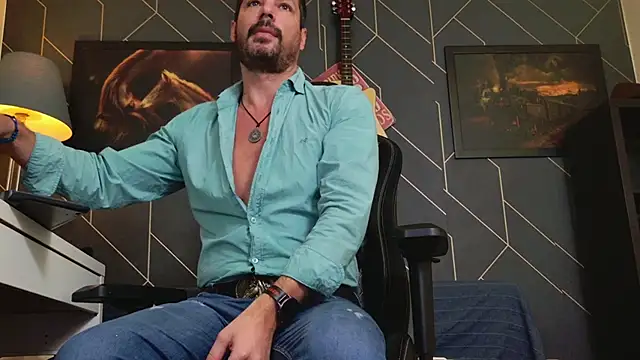 Snapshot of ChrisKox chatting on 11/05/25, 05:07 ChrisKox online show from 11/05/25, 05:07