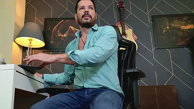 Snapshot of ChrisKox chatting on 12/18/25, 06:52 ChrisKox online show from 12/18/25, 06:52